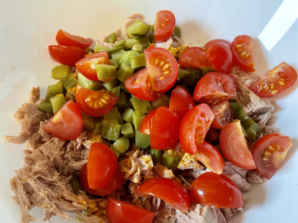 Tuna salad with tomatoes