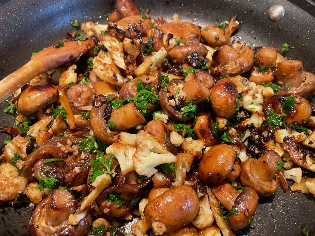Sautéed Mushroom & Cauliflower with Wine & Garlic, Sautéed mushrooms cauliflowers with garlic and wine